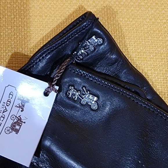 Coach Gloves - Picture 2 of 3